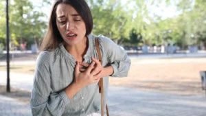 Heart Attack Risk: Women Beware! 5 Menopause-Mimicking Symptoms You Can't Ignore