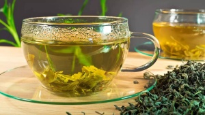Green Tea vs. Black Tea: Unveiling the Gut Health and Blood Sugar Benefits - Which Brew is Best for You?