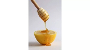 6 effective home remedies to lighten dark lips naturally