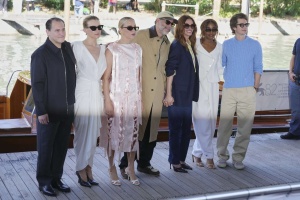 Amanda Seyfried Recreates Julia Roberts' Venice Film Festival Look in Sustainable Style Statement
Alternatively:
Julia Roberts' Venice Versace Look Inspires Amanda Seyfried to Champion Sustainable Fashion