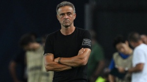 PSG's Luis Enrique Out After Cycling Mishap; Surgery Sidelines Manager
Hoặc:
Luis Enrique Injured in Cycling Accident, Set for Surgery; PSG Prepares for Manager's Absence