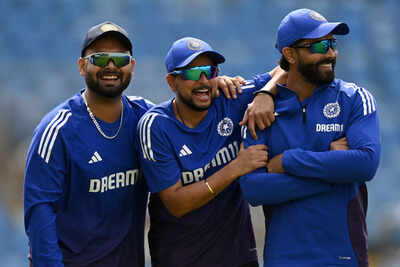 Gavaskar Calls for Kuldeep Yadav's Inclusion in Second Test Amid Bumrah Fitness Concerns