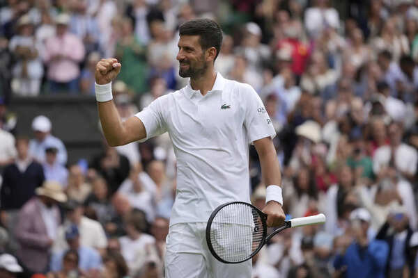 Djokovic celebrates his victory over de Minaur