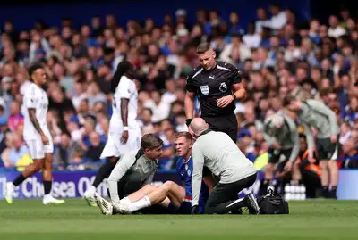 Premier League: VAR Decisions and Delap Injury Overshadow Chelsea's Victory Over Fulham