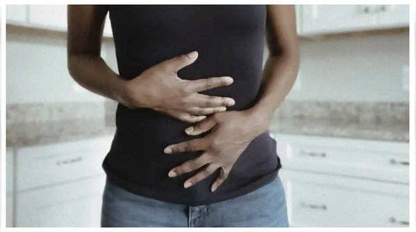 Mild pain in the upper right abdomen