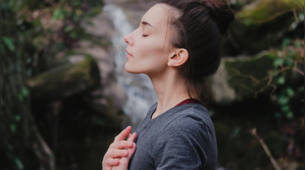 Practising mindful breathing