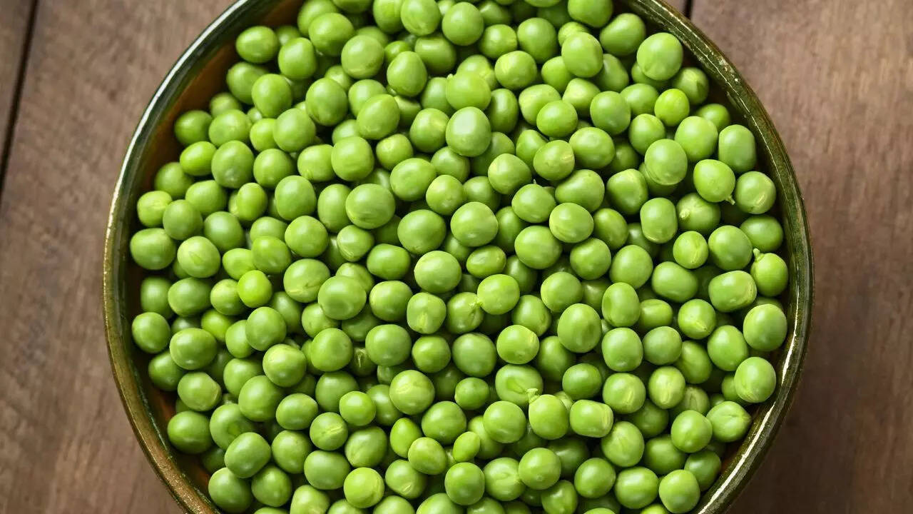 Excessive consumption of green peas can impact kidney health